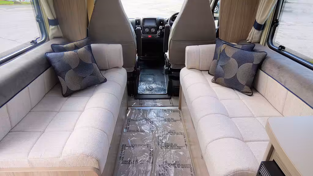13696 3 0 132915